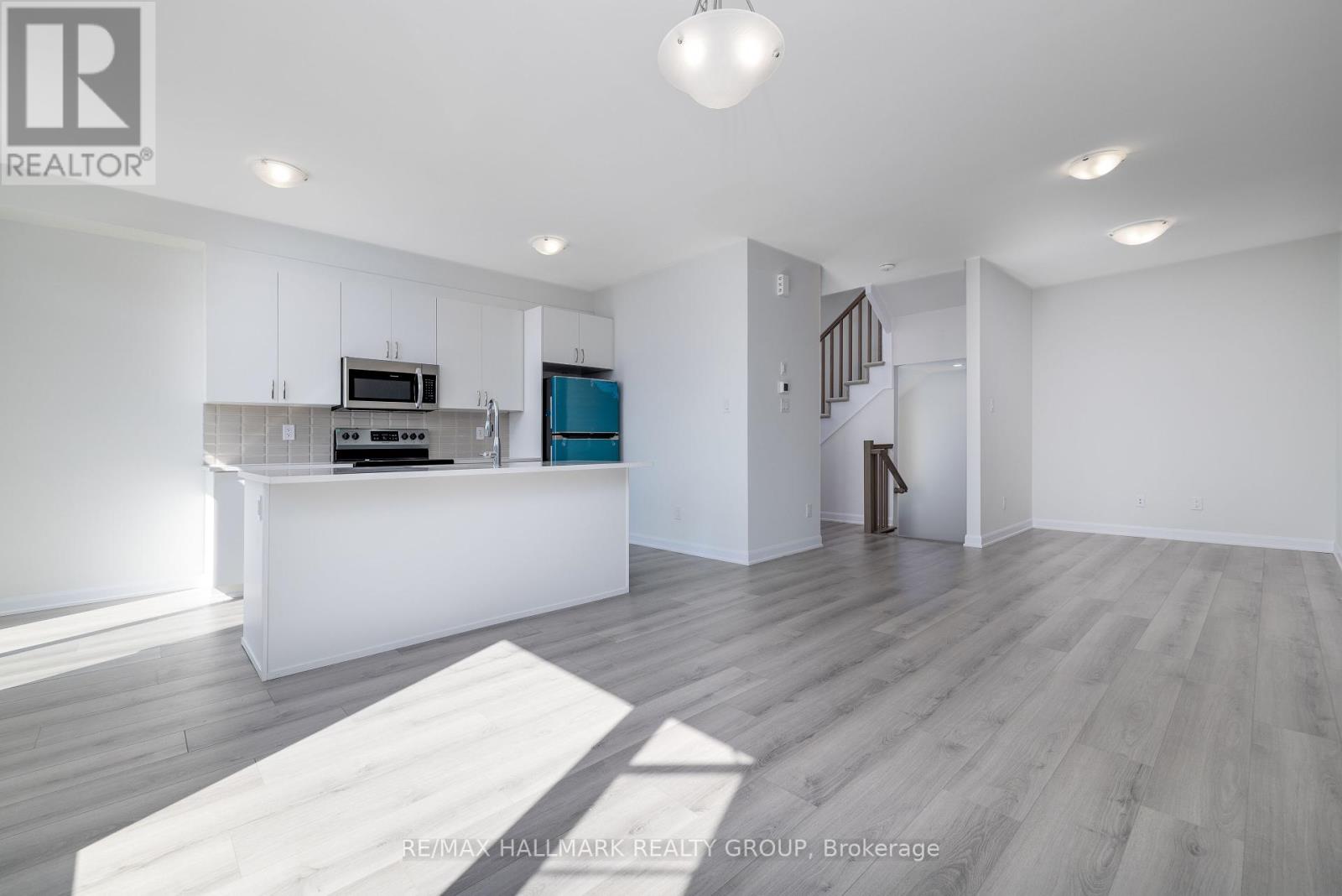 305 Raheen Court, Ottawa, Ontario  K2C 3H2 - Photo 6 - X12451444