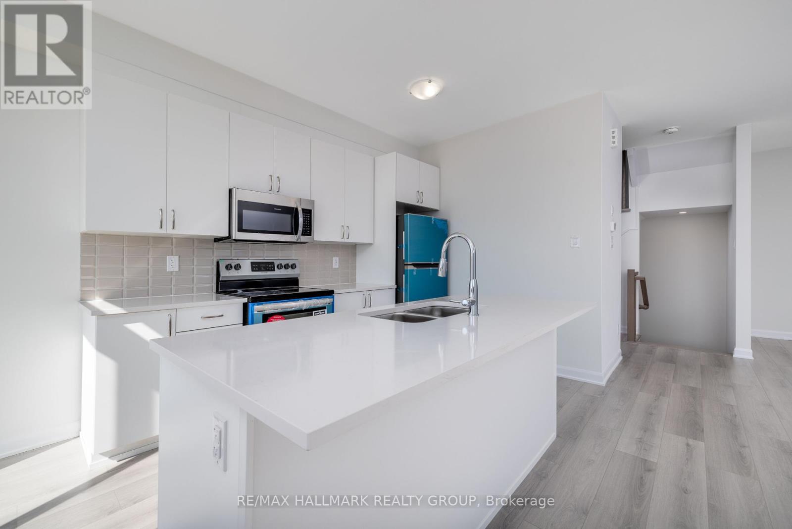 305 Raheen Court, Ottawa, Ontario  K2C 3H2 - Photo 7 - X12451444
