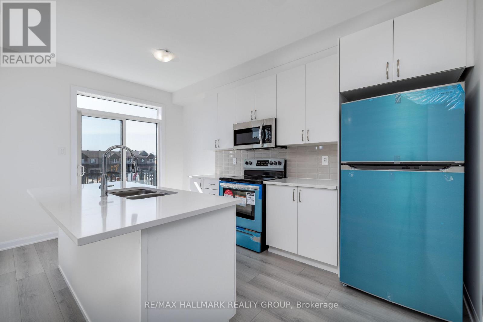 305 Raheen Court, Ottawa, Ontario  K2C 3H2 - Photo 9 - X12451444