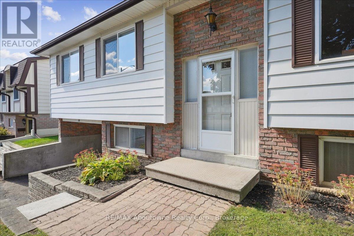 14 Norman Avenue, Halton Hills, Ontario  L7J 2R4 - Photo 5 - W12451487