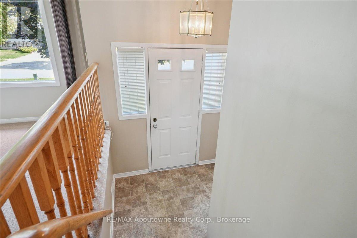 14 Norman Avenue, Halton Hills, Ontario  L7J 2R4 - Photo 6 - W12451487