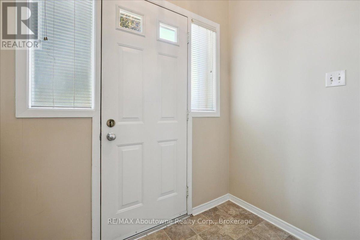 14 Norman Avenue, Halton Hills, Ontario  L7J 2R4 - Photo 7 - W12451487