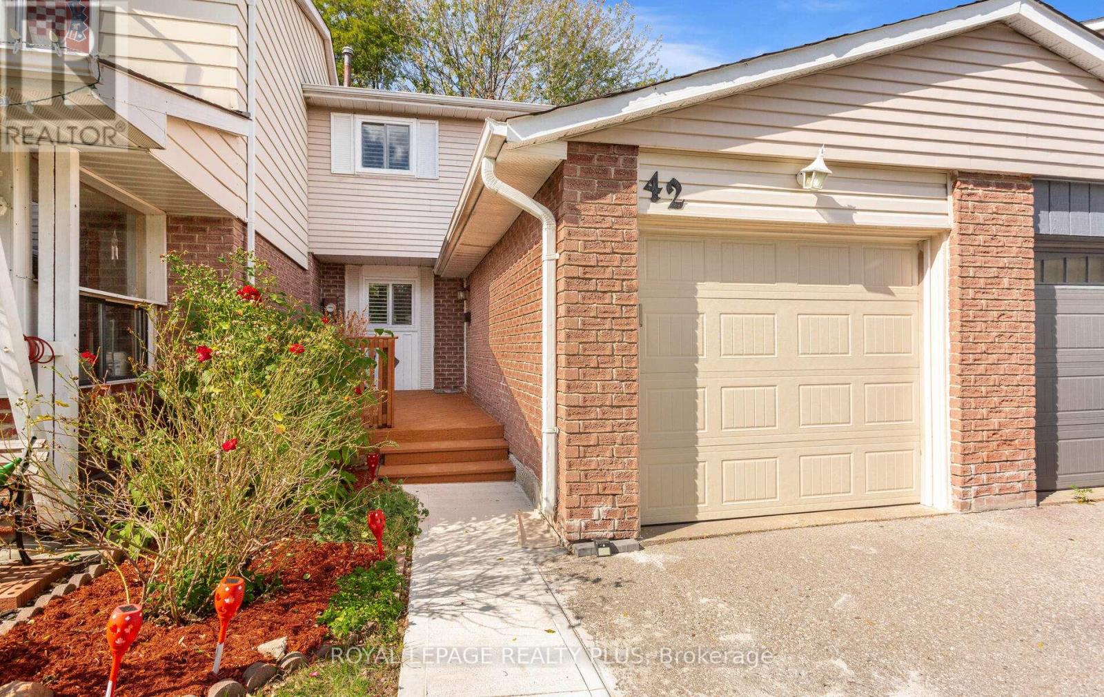 42 Gilmore Drive, Brampton (Madoc), Ontario  L6V 3K4 - Photo 1 - W12451292