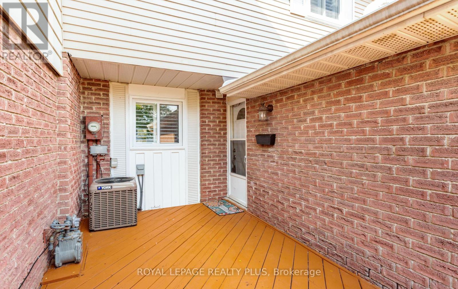 42 Gilmore Drive, Brampton (Madoc), Ontario  L6V 3K4 - Photo 2 - W12451292