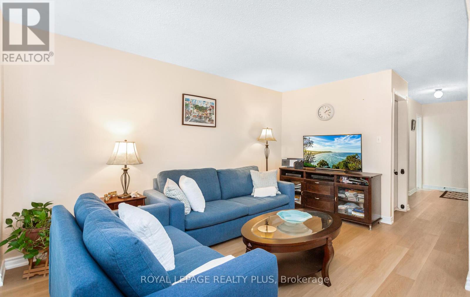 42 Gilmore Drive, Brampton (Madoc), Ontario  L6V 3K4 - Photo 6 - W12451292