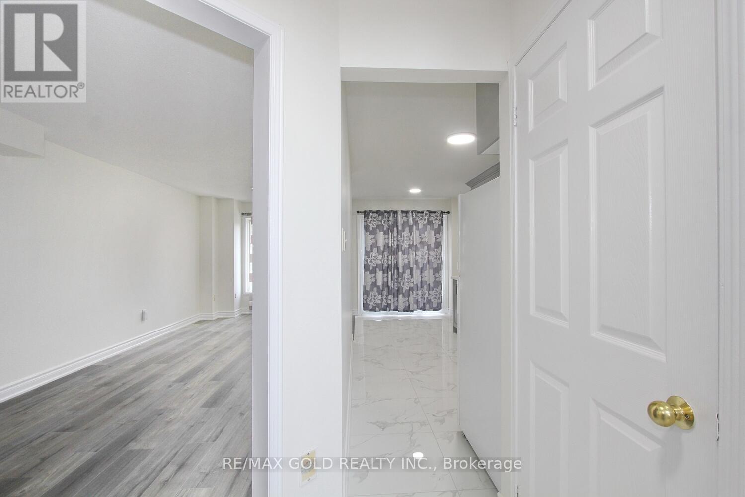 96 Lauraglen Crescent, Brampton (Fletcher's Creek South), Ontario  L6Y 5A6 - Photo 10 - W12451327