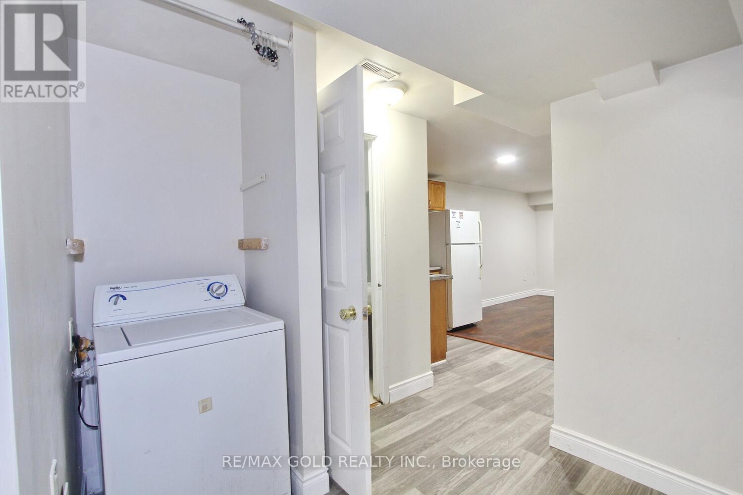 96 Lauraglen Crescent, Brampton (Fletcher's Creek South), Ontario  L6Y 5A6 - Photo 33 - W12451327