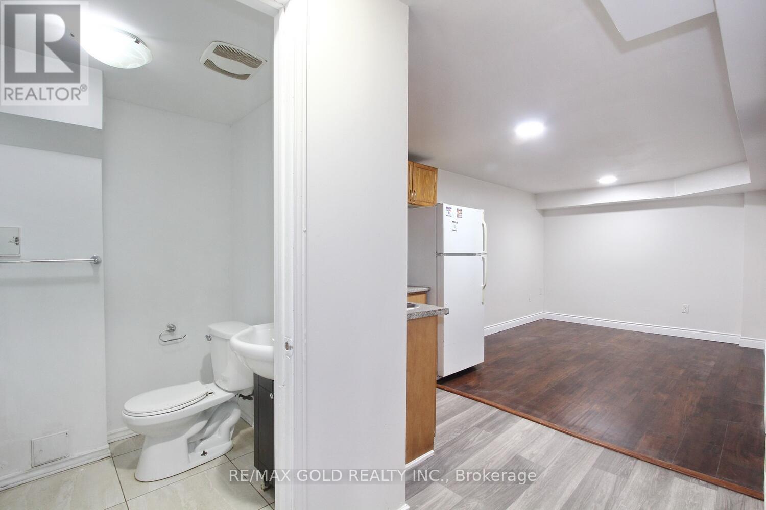 96 Lauraglen Crescent, Brampton (Fletcher's Creek South), Ontario  L6Y 5A6 - Photo 34 - W12451327