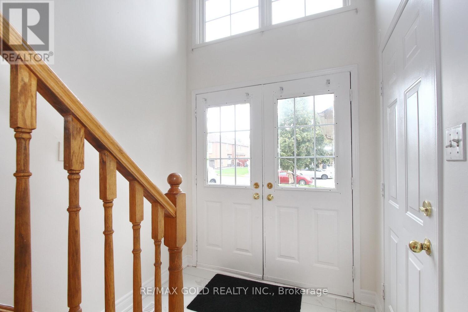 96 Lauraglen Crescent, Brampton (Fletcher's Creek South), Ontario  L6Y 5A6 - Photo 6 - W12451327