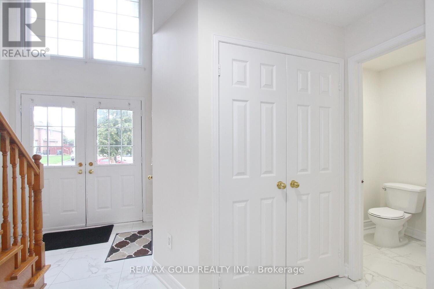 96 Lauraglen Crescent, Brampton (Fletcher's Creek South), Ontario  L6Y 5A6 - Photo 7 - W12451327
