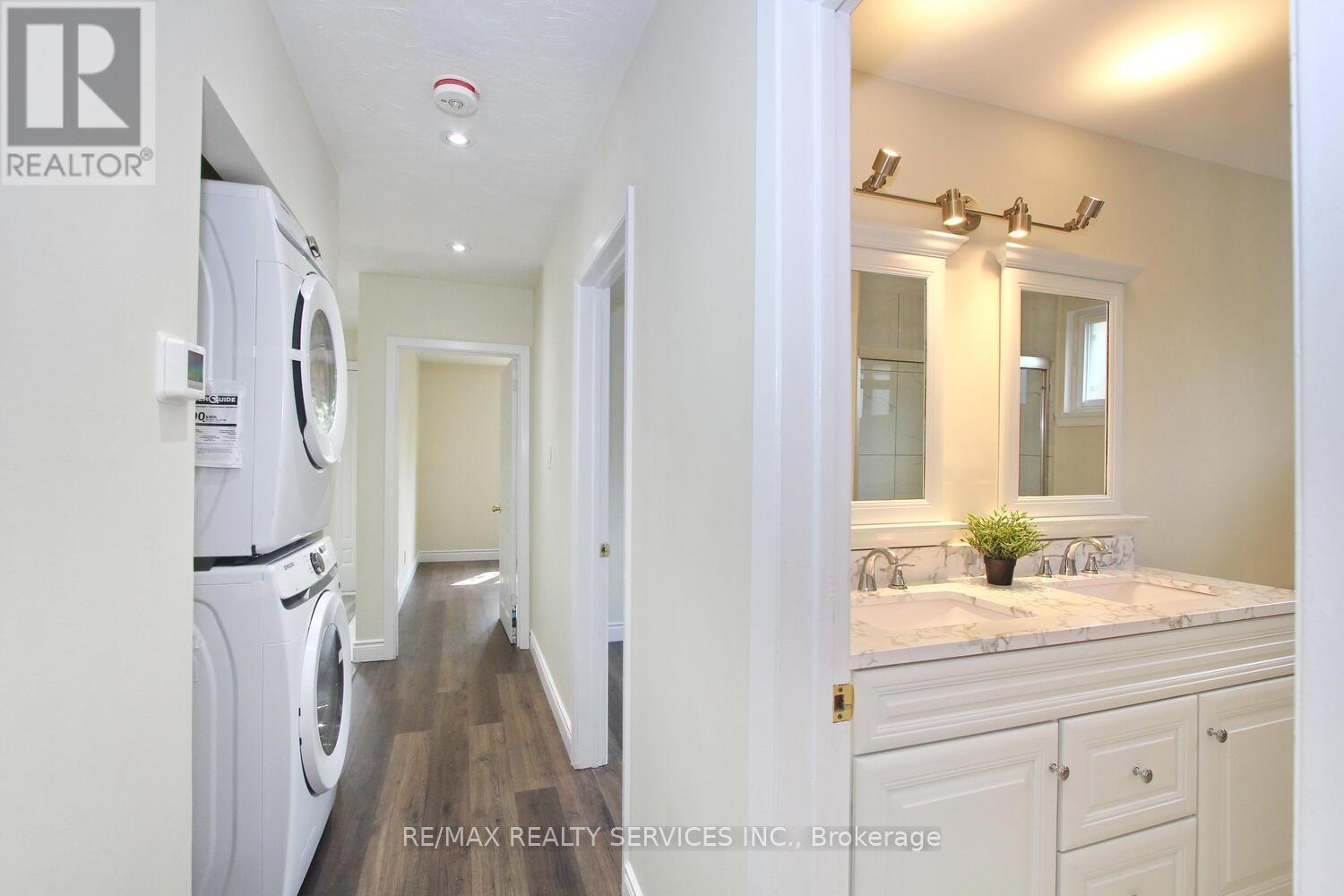 32 Sanford Crescent, Brampton (Northwood Park), Ontario  L6X 2C3 - Photo 23 - W12451329