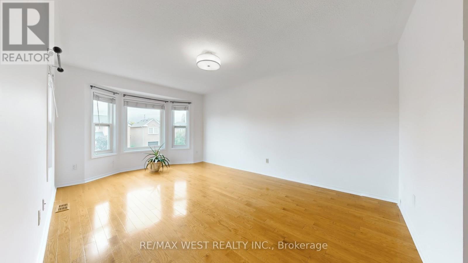 7147 Harding Crescent, Mississauga, Ontario  L5N 5P5 - Photo 11 - W12451330