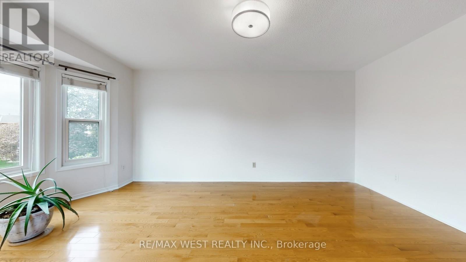 7147 Harding Crescent, Mississauga, Ontario  L5N 5P5 - Photo 12 - W12451330