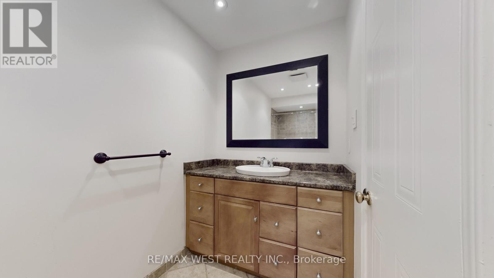 7147 Harding Crescent, Mississauga, Ontario  L5N 5P5 - Photo 14 - W12451330
