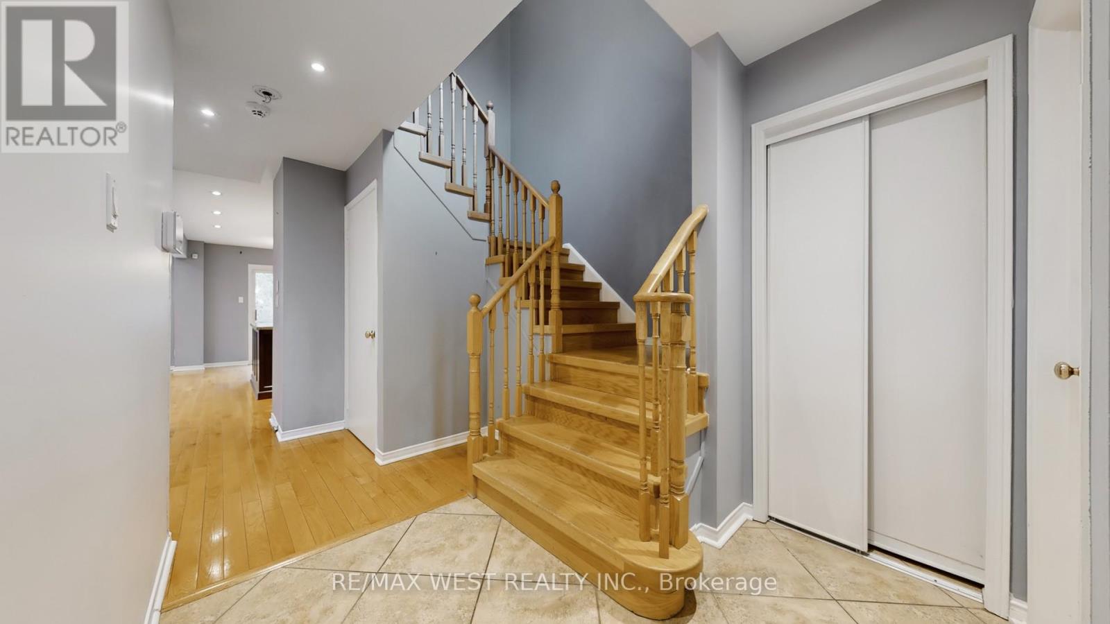 7147 Harding Crescent, Mississauga, Ontario  L5N 5P5 - Photo 2 - W12451330