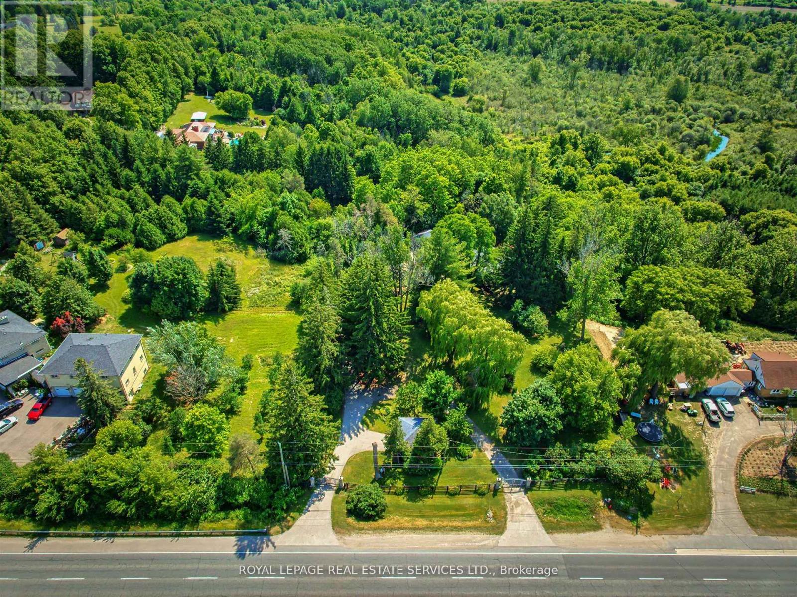 15624 Hurontario Street, Caledon, Ontario  L7C 2C4 - Photo 2 - W12451339