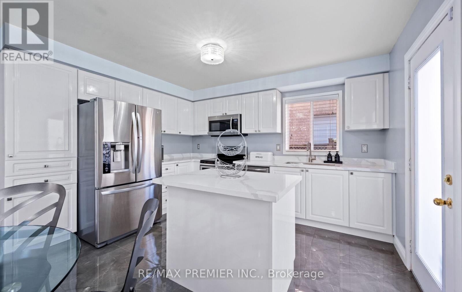 49 Fallstar Crescent, Brampton, Ontario  L7A 2J7 - Photo 14 - W12451349