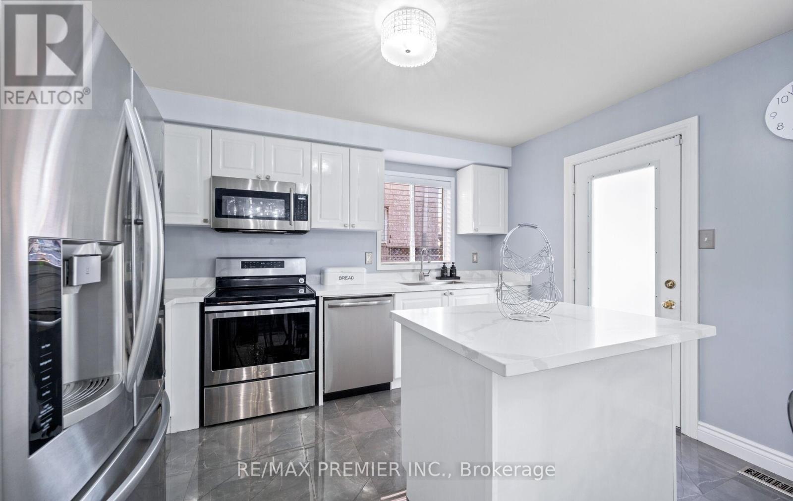49 Fallstar Crescent, Brampton, Ontario  L7A 2J7 - Photo 15 - W12451349