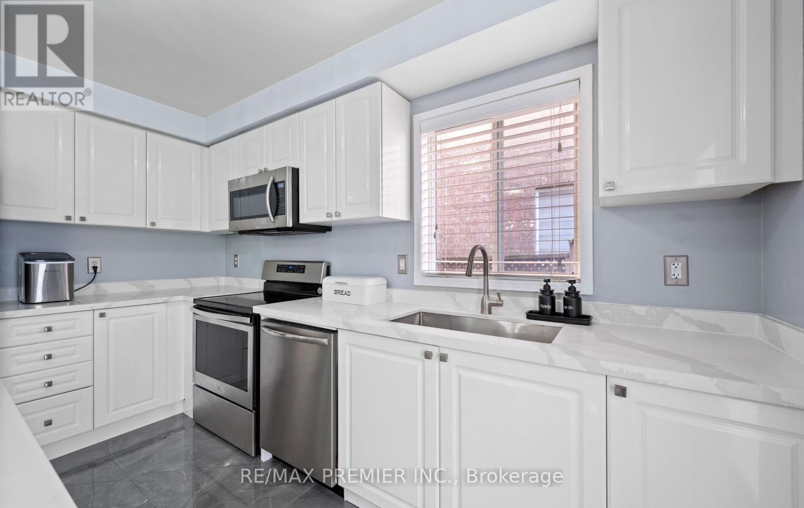 49 Fallstar Crescent, Brampton, Ontario  L7A 2J7 - Photo 16 - W12451349