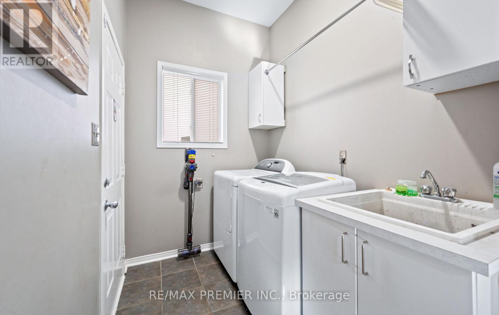 49 Fallstar Crescent, Brampton, Ontario  L7A 2J7 - Photo 17 - W12451349