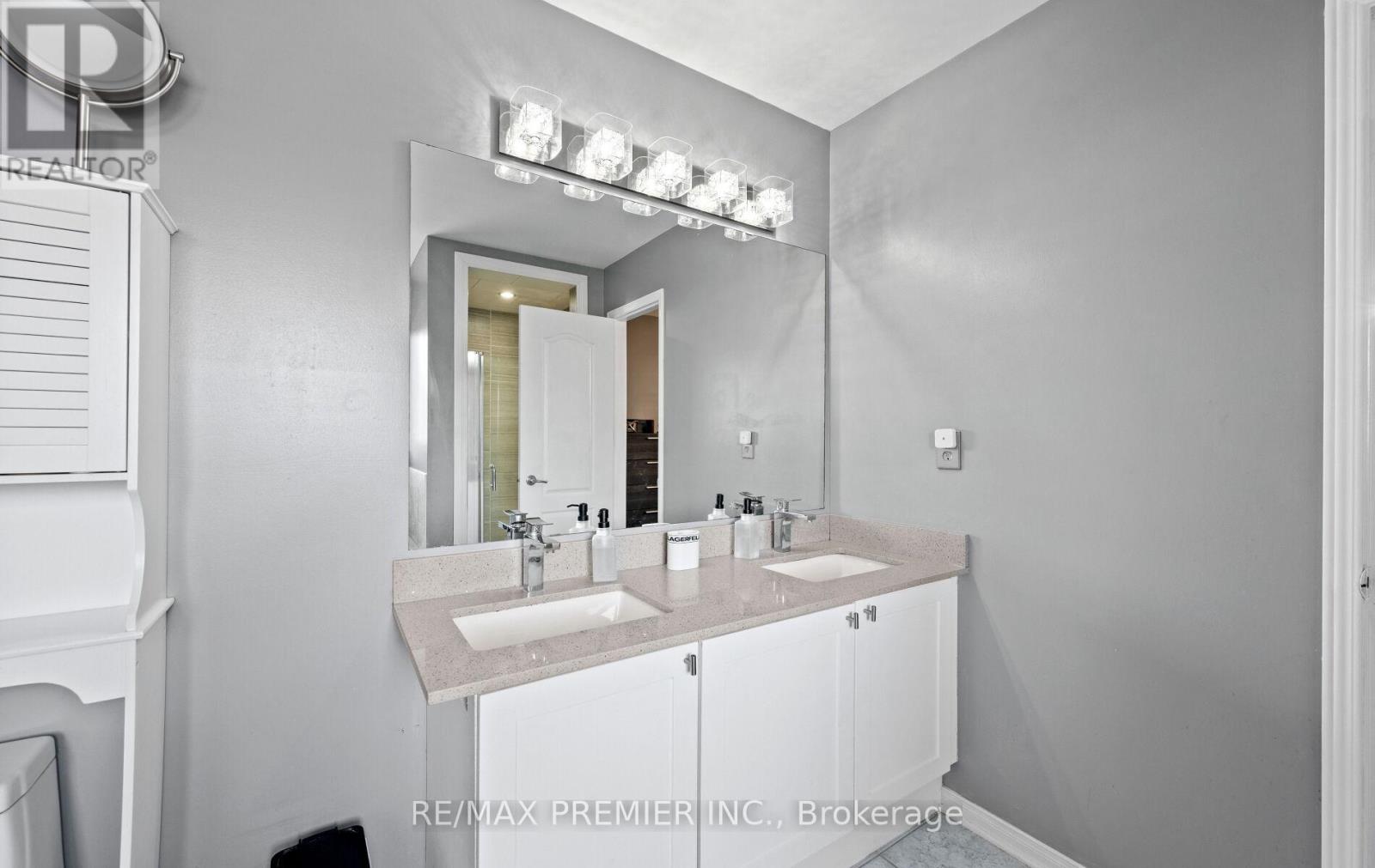 49 Fallstar Crescent, Brampton, Ontario  L7A 2J7 - Photo 22 - W12451349