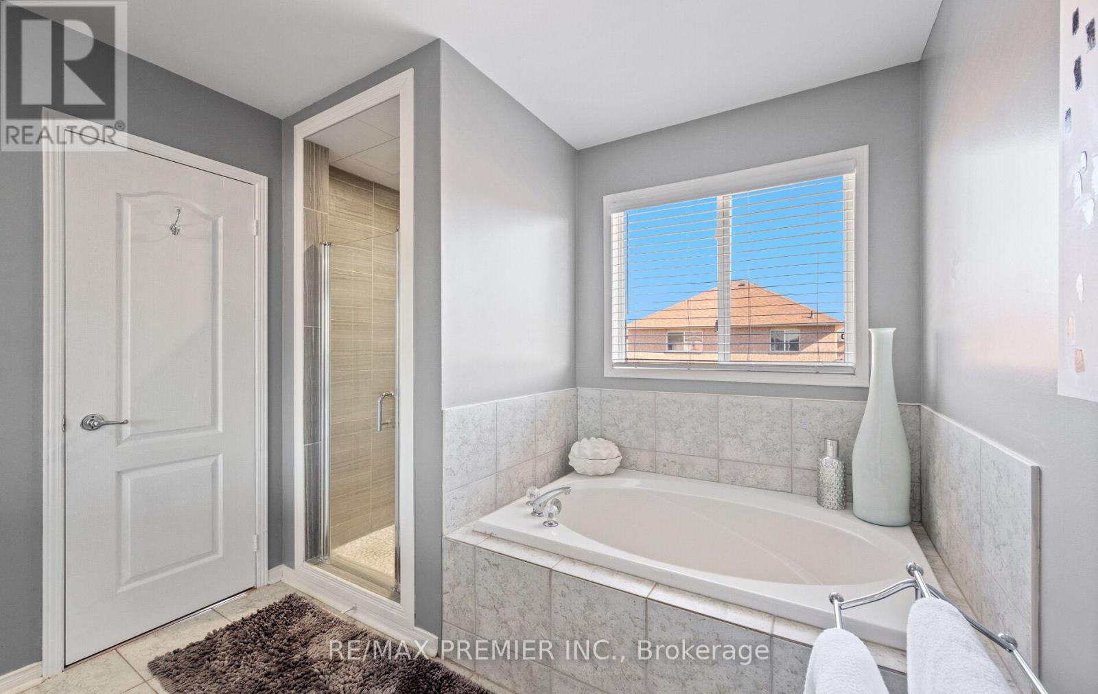 49 Fallstar Crescent, Brampton, Ontario  L7A 2J7 - Photo 23 - W12451349