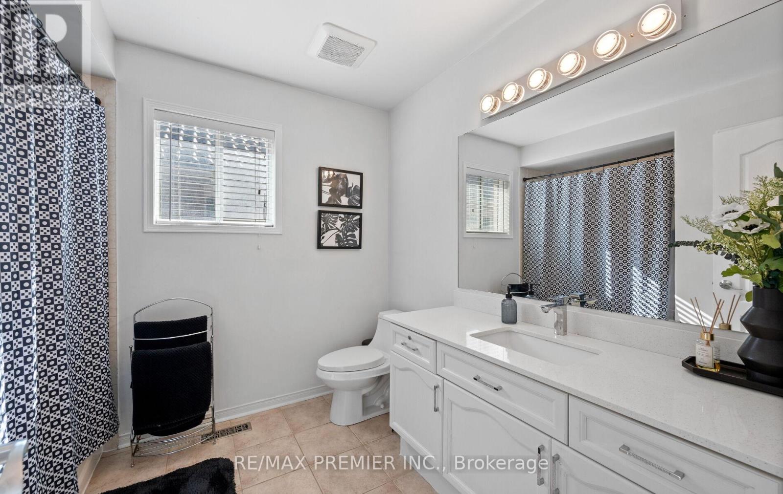 49 Fallstar Crescent, Brampton, Ontario  L7A 2J7 - Photo 27 - W12451349