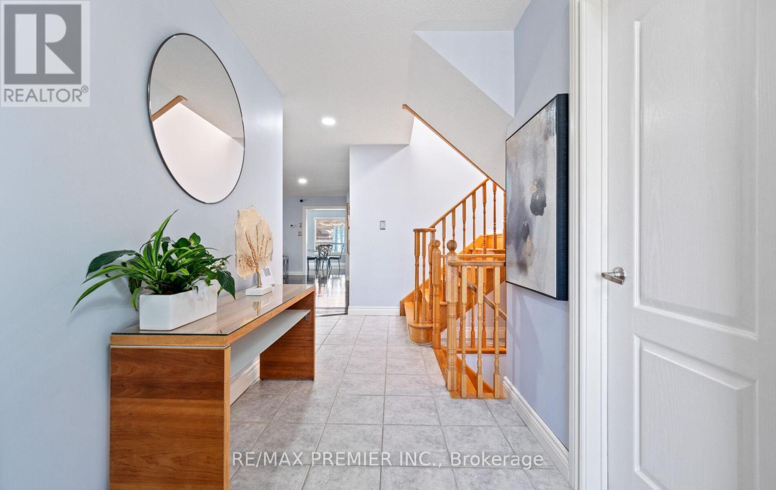 49 Fallstar Crescent, Brampton, Ontario  L7A 2J7 - Photo 4 - W12451349