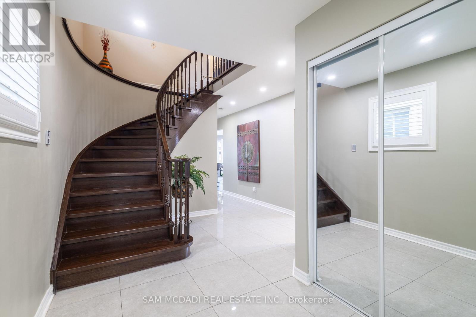 3183 Valcourt Crescent, Mississauga (Erin Mills), Ontario  L5L 5K2 - Photo 4 - W12451373