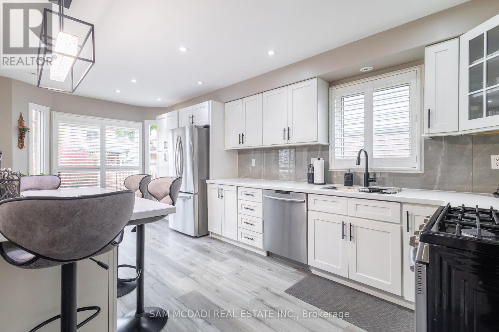 3183 Valcourt Crescent, Mississauga (Erin Mills), Ontario  L5L 5K2 - Photo 9 - W12451373