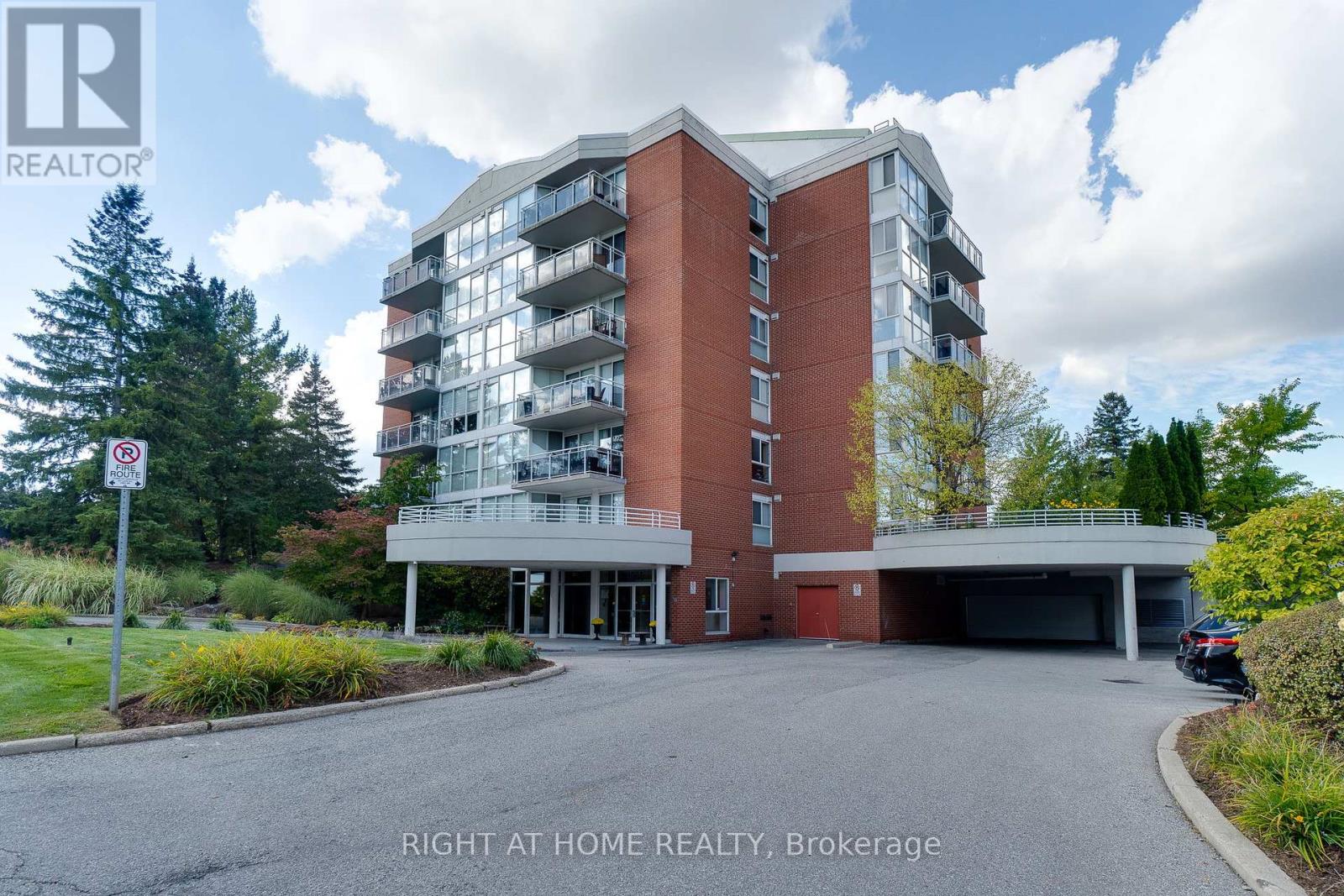 202 - 1071 Queens Avenue, Oakville (Cp College Park), Ontario  L6H 2R5 - Photo 1 - W12451377