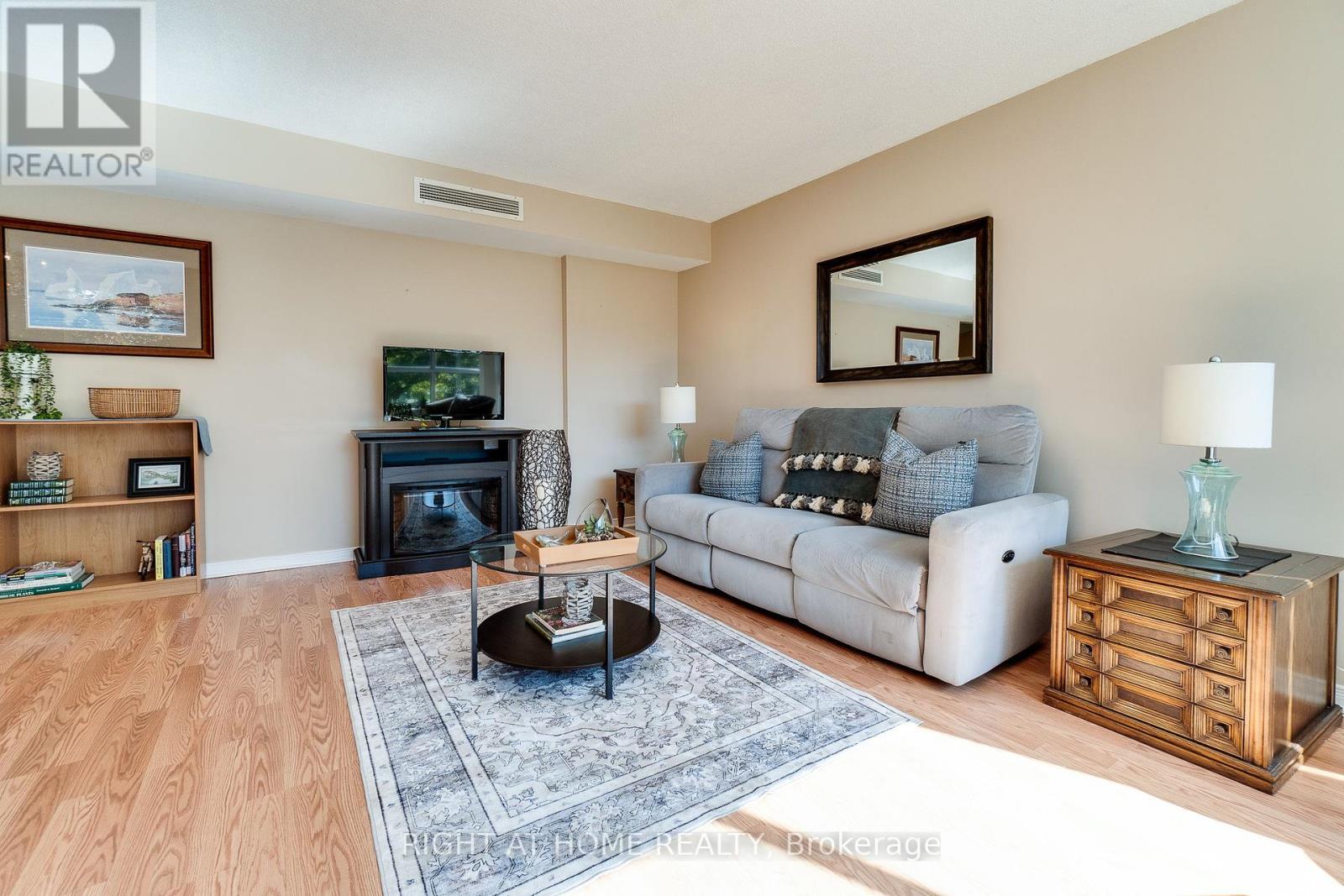 202 - 1071 Queens Avenue, Oakville (Cp College Park), Ontario  L6H 2R5 - Photo 15 - W12451377
