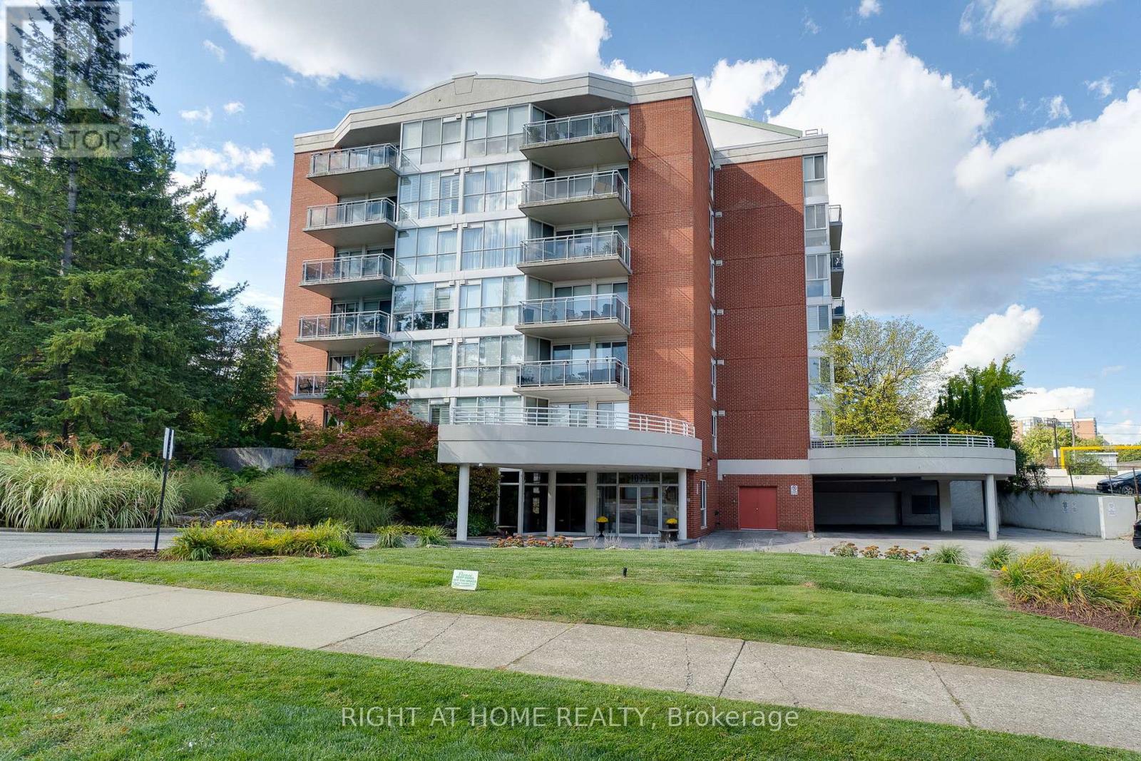 202 - 1071 Queens Avenue, Oakville (Cp College Park), Ontario  L6H 2R5 - Photo 2 - W12451377