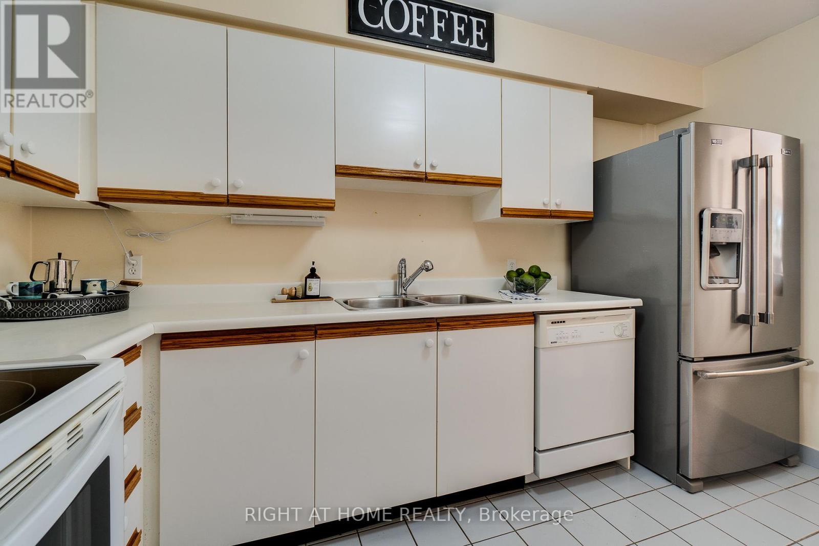 202 - 1071 Queens Avenue, Oakville (Cp College Park), Ontario  L6H 2R5 - Photo 27 - W12451377