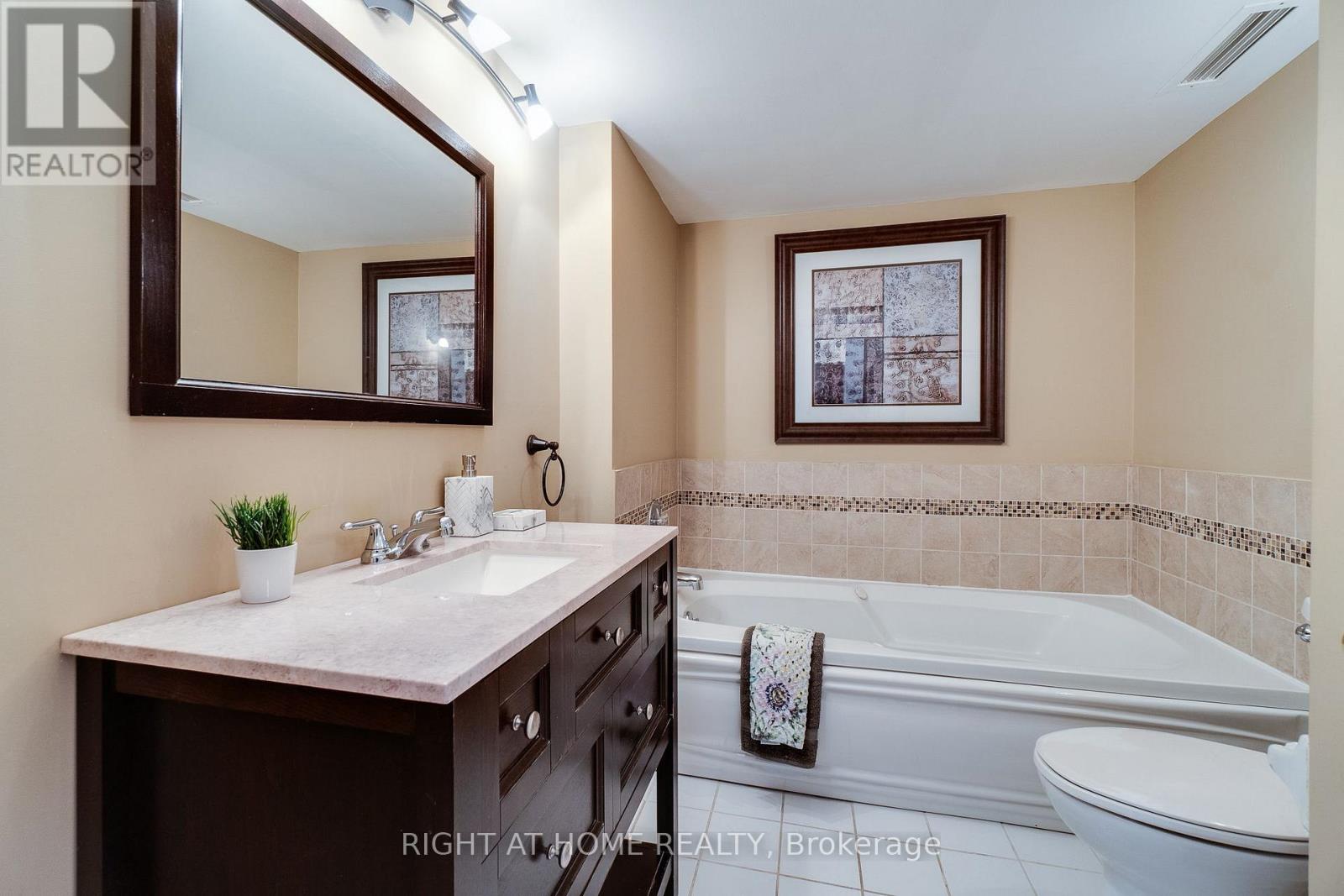 202 - 1071 Queens Avenue, Oakville (Cp College Park), Ontario  L6H 2R5 - Photo 32 - W12451377