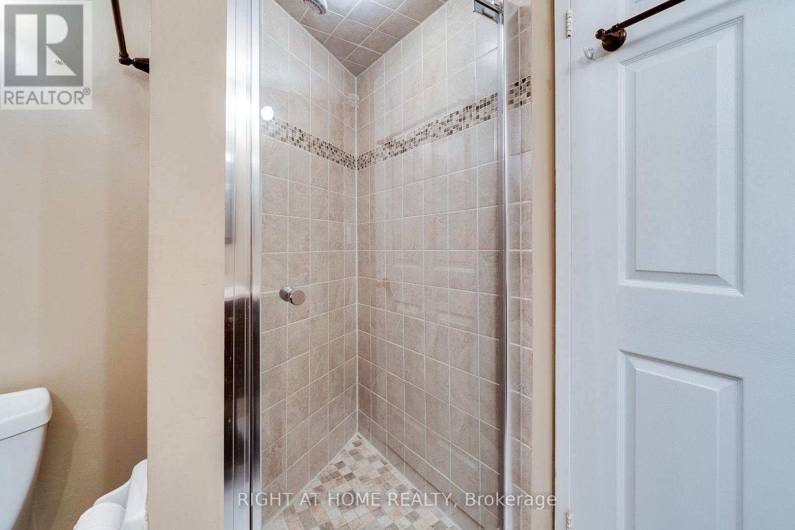 202 - 1071 Queens Avenue, Oakville (Cp College Park), Ontario  L6H 2R5 - Photo 33 - W12451377