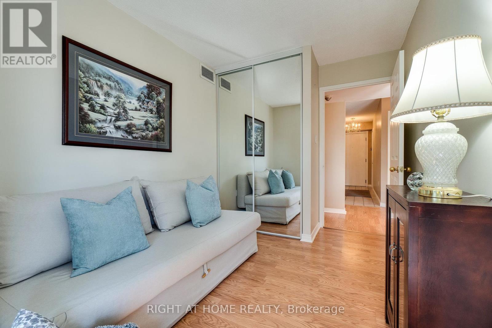202 - 1071 Queens Avenue, Oakville (Cp College Park), Ontario  L6H 2R5 - Photo 35 - W12451377