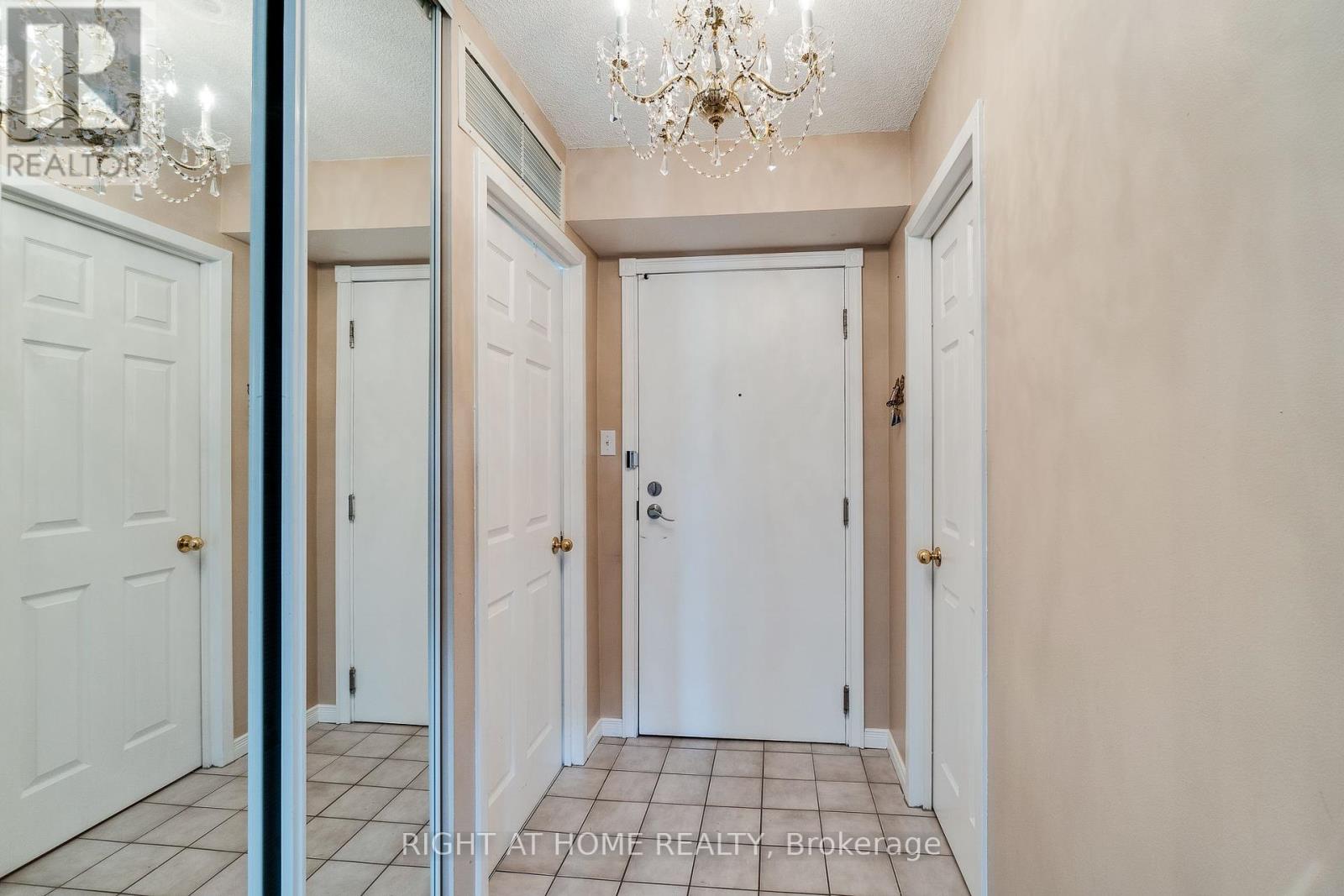 202 - 1071 Queens Avenue, Oakville (Cp College Park), Ontario  L6H 2R5 - Photo 7 - W12451377