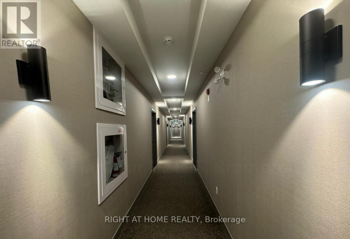 105 - 58 Sky Harbour Drive, Brampton, Ontario  L6Y 0C1 - Photo 13 - W12451437