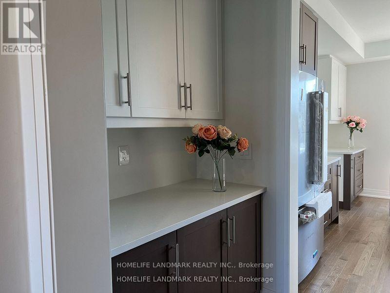 314 Laplante Street, Newmarket, Ontario  L3X 0M8 - Photo 4 - N12435667