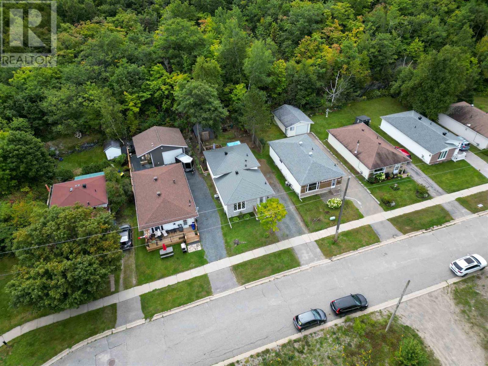 37 Mclaren Cres, Elliot Lake, Ontario  P5A 3M3 - Photo 3 - SM252536