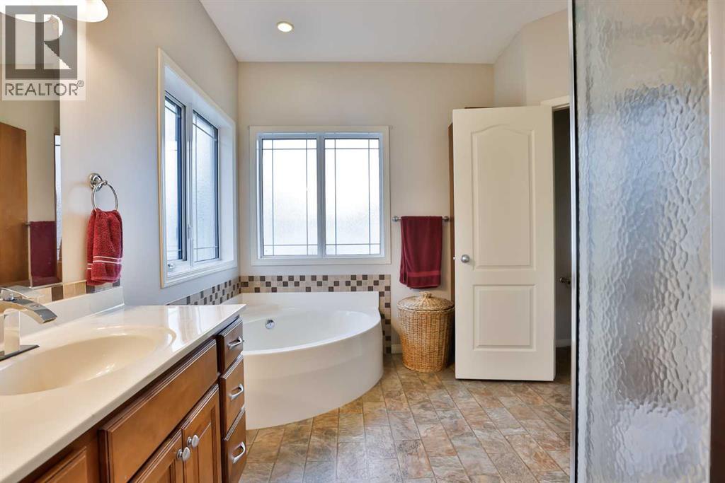 73n 2a Street, Magrath, Alberta  T0K 1J0 - Photo 14 - A2263041