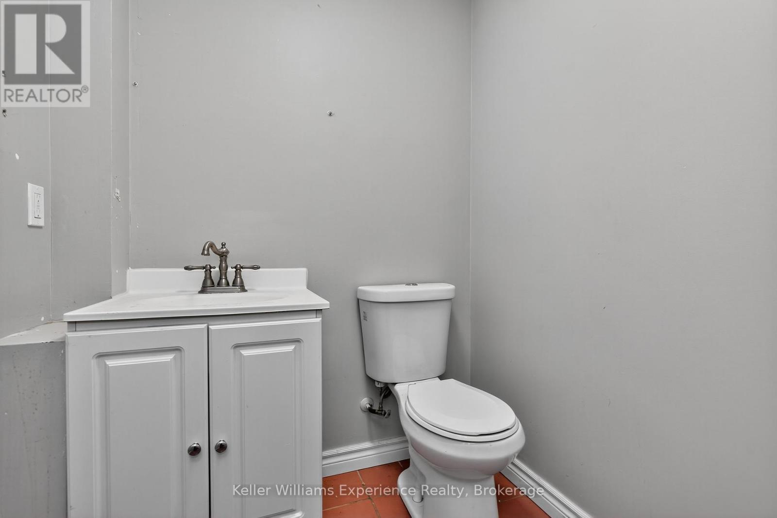 3 - 175 Main Street, Penetanguishene, Ontario  L9M 1L8 - Photo 12 - S12451465