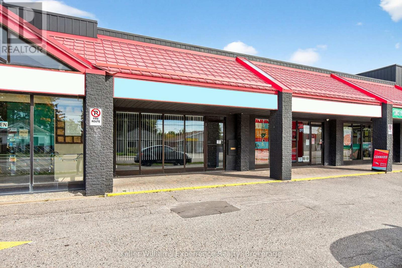 3 - 175 Main Street, Penetanguishene, Ontario  L9M 1L8 - Photo 2 - S12451465