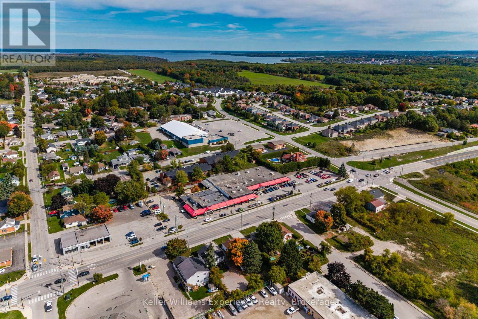 3 - 175 Main Street, Penetanguishene, Ontario  L9M 1L8 - Photo 4 - S12451465