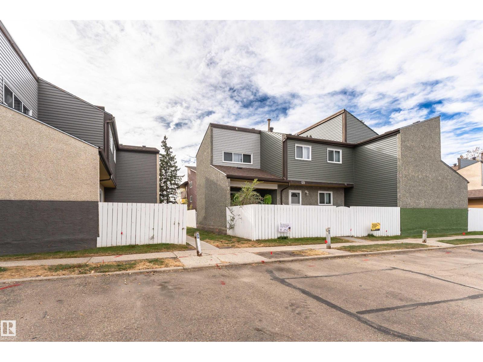 120 Kaskitayo Ct Nw, Edmonton, Alberta  T6J 3T3 - Photo 2 - E4460405