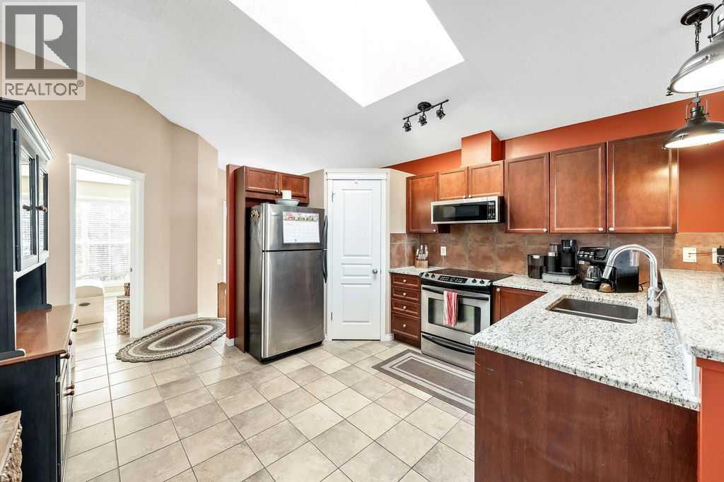 196 New Brighton Green Se, Calgary, Alberta  T2Z 0J8 - Photo 5 - A2261539
