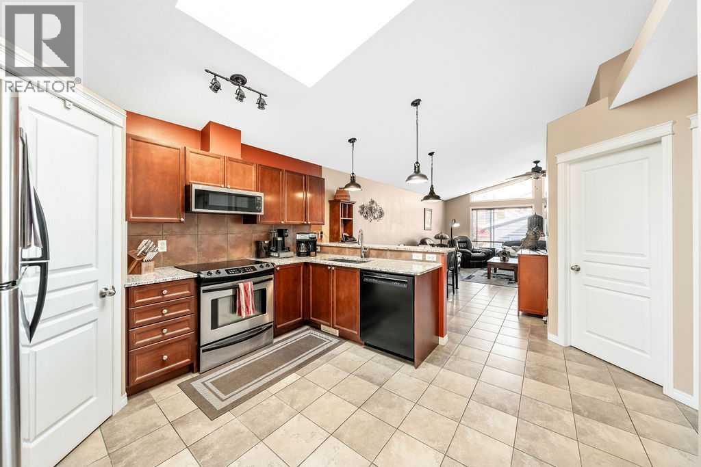 196 New Brighton Green Se, Calgary, Alberta  T2Z 0J8 - Photo 3 - A2261539