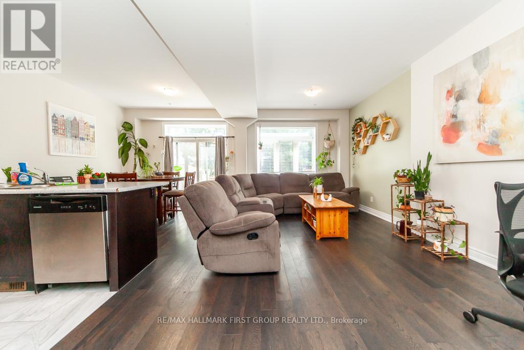 99 Manhattan Court, St. Catharines (Haig), Ontario  L2R 0B8 - Photo 3 - X12451276