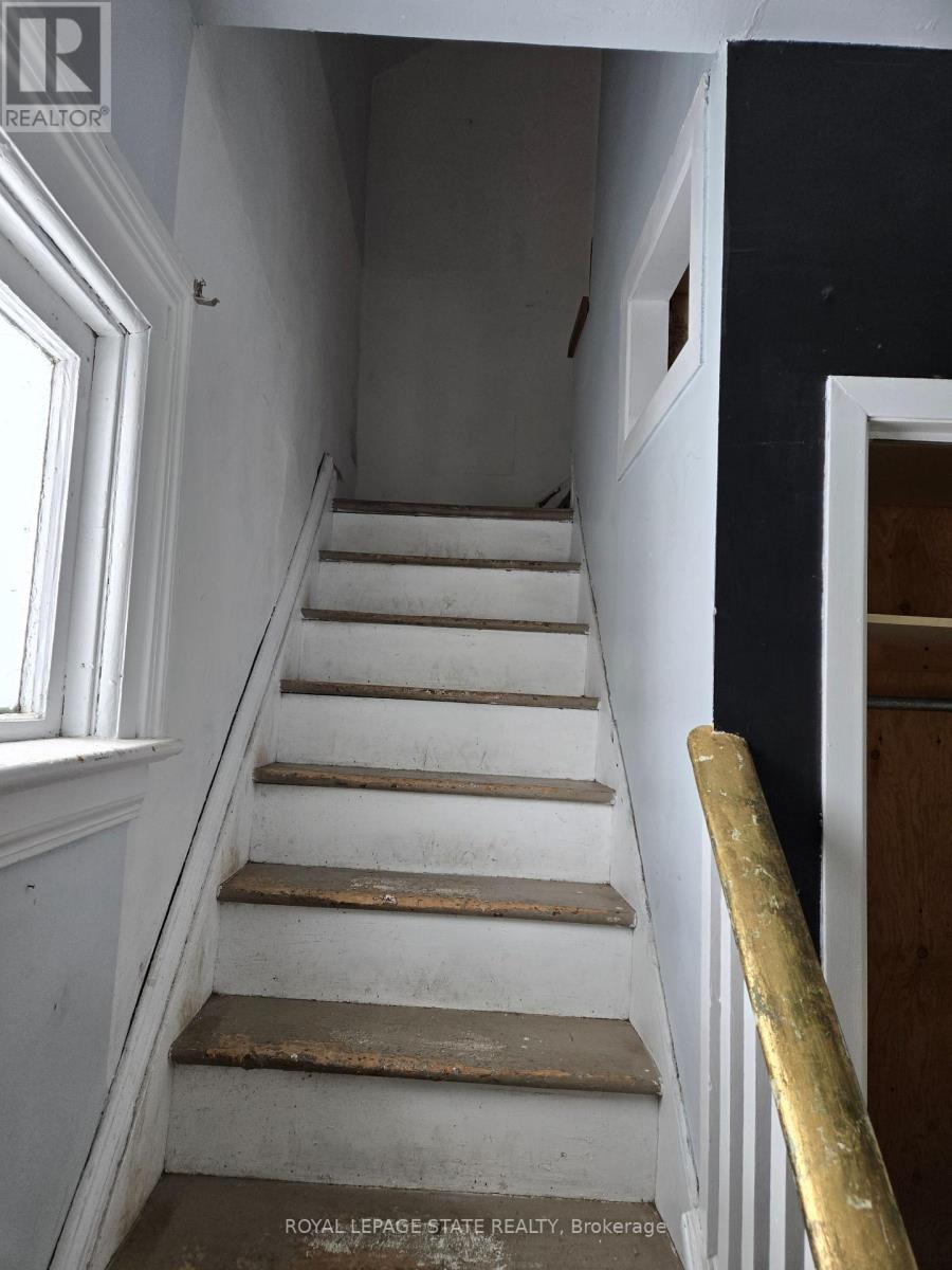 347 Birmingham Street, Stratford, Ontario  N5A 2T9 - Photo 6 - X12451335